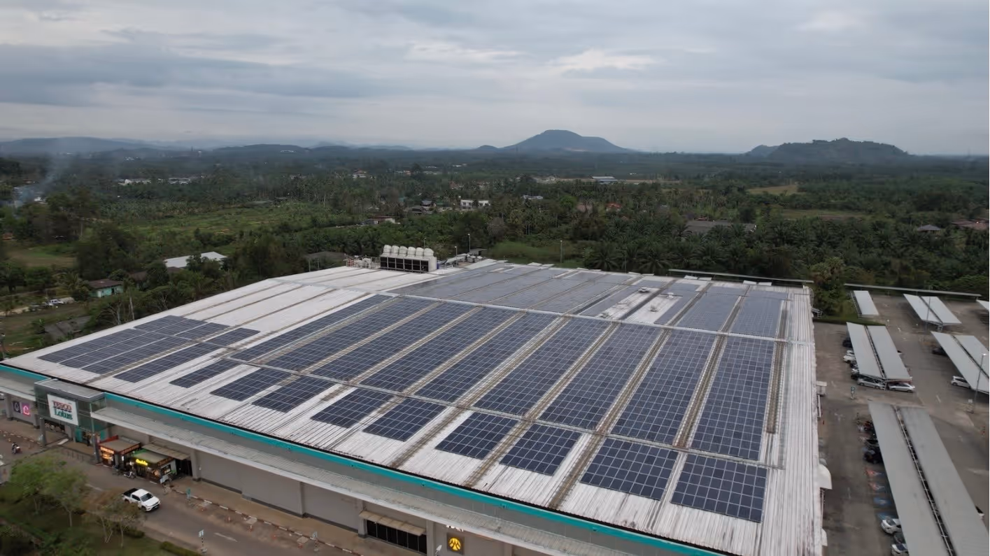 ติดตั้งโซลาร์เซลล์ 600 kWp โลตัสชุมพร | GEE Solar