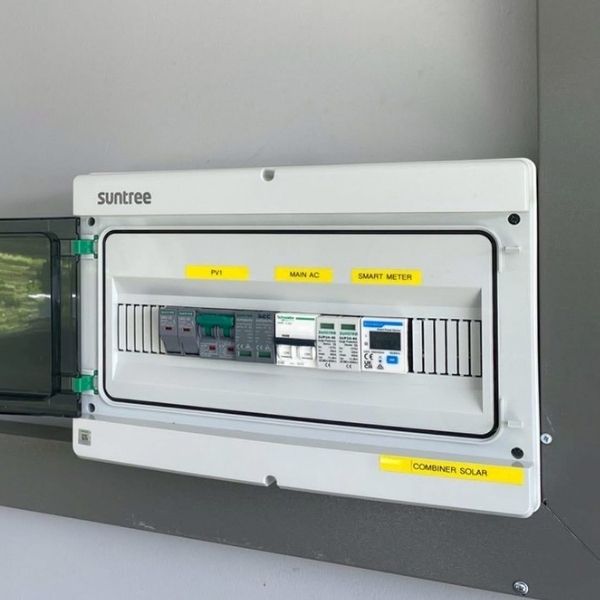 ติดตั้ง ตู้เบรกเกอร์ และโซล่าเซลล์บ้านกับ GEE Solar