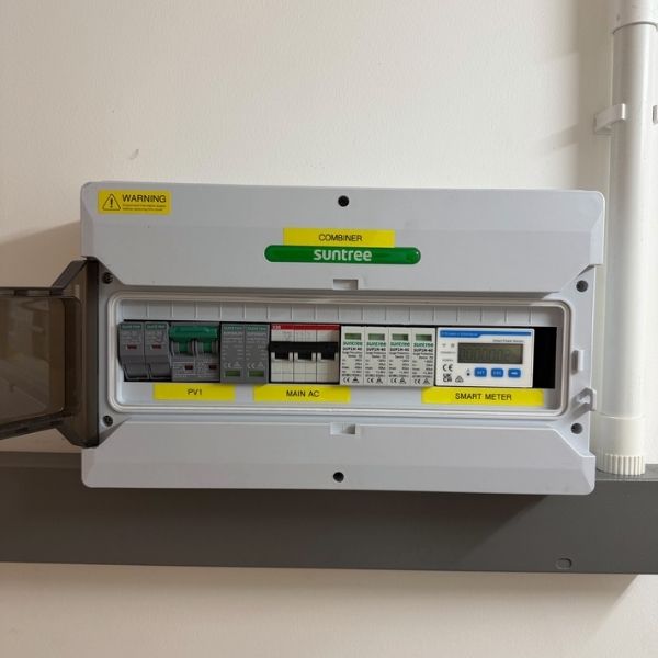 ติดตั้ง ตู้เบรกเกอร์ และโซล่าเซลล์บ้านกับ GEE Solar