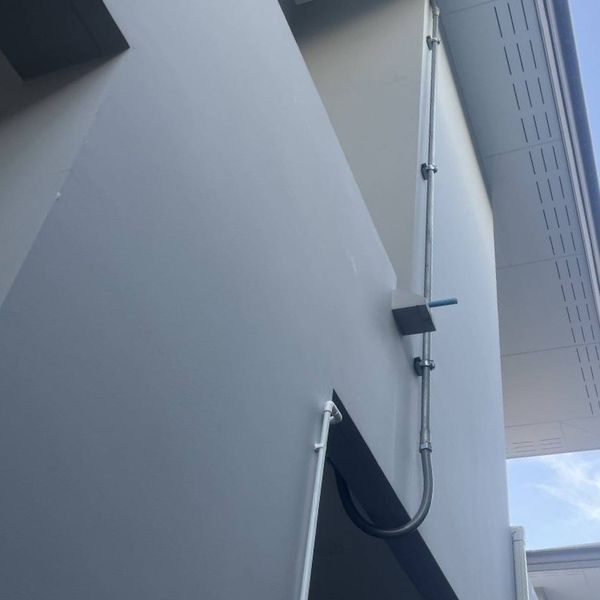 เดินท่อร้อยสายไฟภายนอก IMC และติดตั้งโซล่าเซลล์บ้านกับ GEE Solar