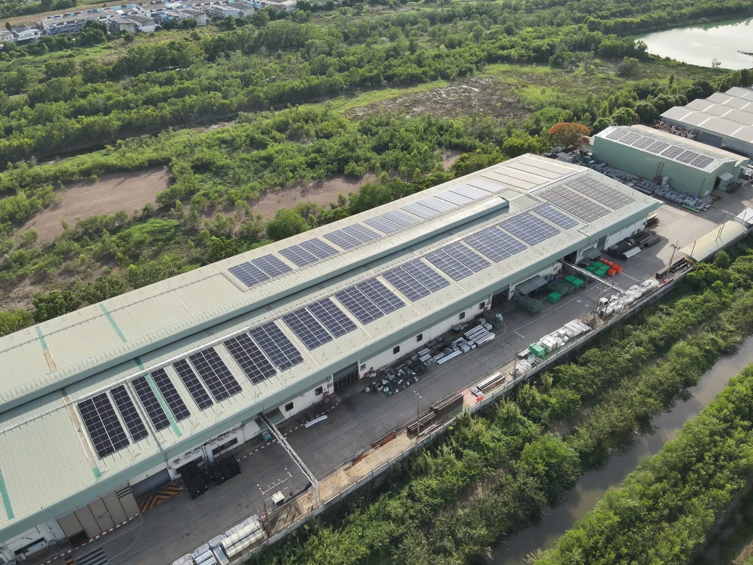 ติดตั้งโซลาร์เซลล์ 600 kWp โลตัสชุมพร | GEE Solar