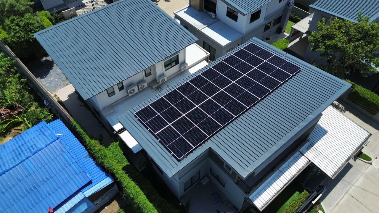 GEE Solar ติดตั้งแบตเตอรี่ Huawei SmartGuard สำหรับสำรองไฟ